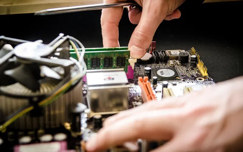 Maintenance de Parc Informatique Infogérance Swebetech Maintenance de Parc Informatique Infogérance Swebetech